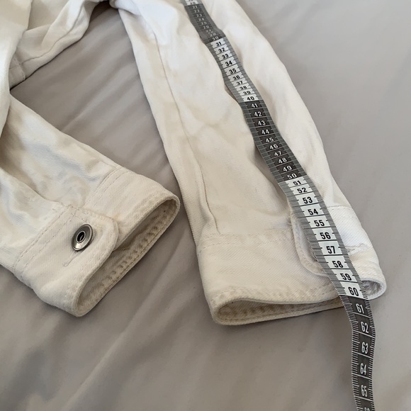 ✨2 for $25 White denim crop jacket | S - Picture 6 of 7